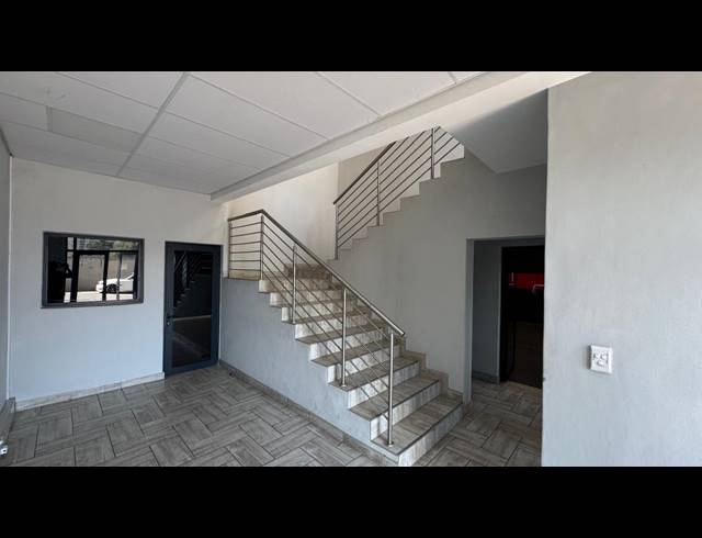 322M² WAREHOUSE TO LET IN LINBRO PARK
